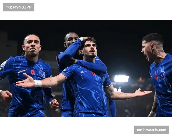 切尔西运用3-4-3变阵在少打一人情况下逼平阿森纳,展现防守弹性 切尔西运用3-4-3变阵在少打一人情况下逼平阿森纳,展现防守弹性